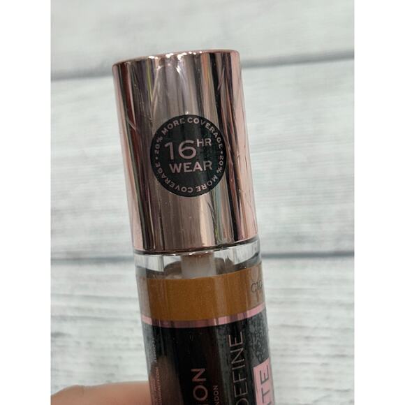New Makeup Revolution Conceal & Define Infinite C10 Longwear Concealer 9ml - Picture 3 of 9